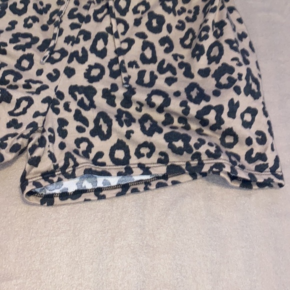 🍂Adorable Cheetah print lounge shorts! - Picture 3 of 10